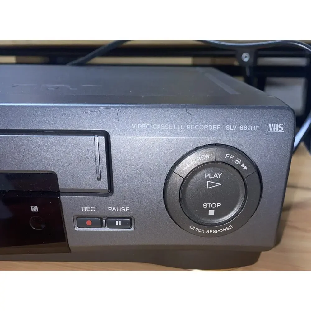 Sony SLV-662HF VCR Hi-Fi Stereo VHS Player/ Won’t Play- Parts Only Powers On